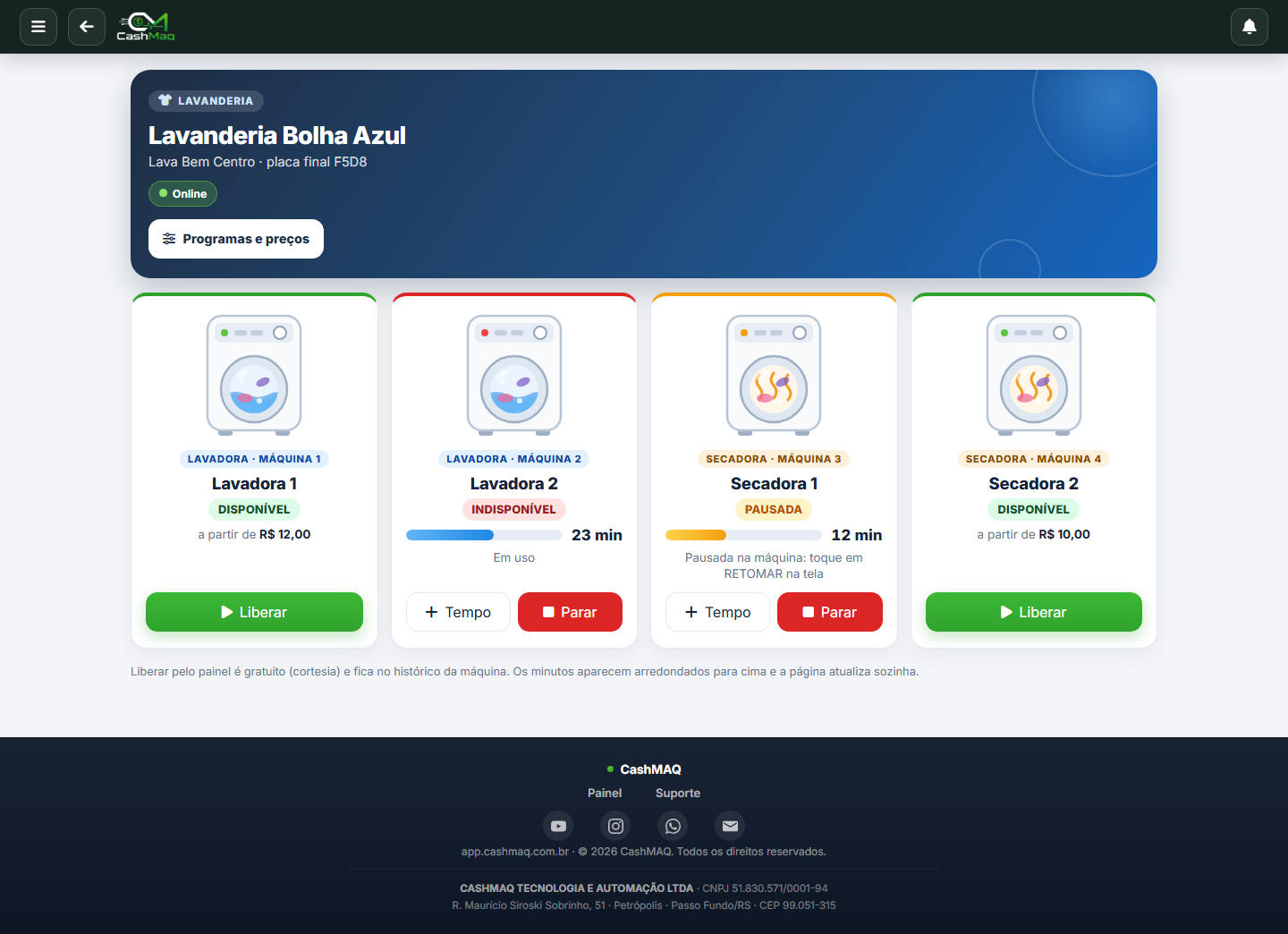 Tela demonstrativa CashMAQ para lavanderia, com cartões de máquinas e dados fictícios de operação